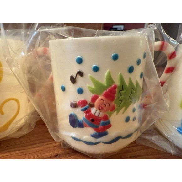 4 Vintage Holiday Christmas Mugs Sterling House 1985 Plastic Nostalgia Santa New - Picture 6 of 10